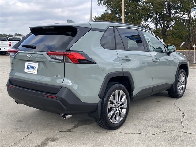 Used 2022 Toyota RAV4 XLE Premium image 5