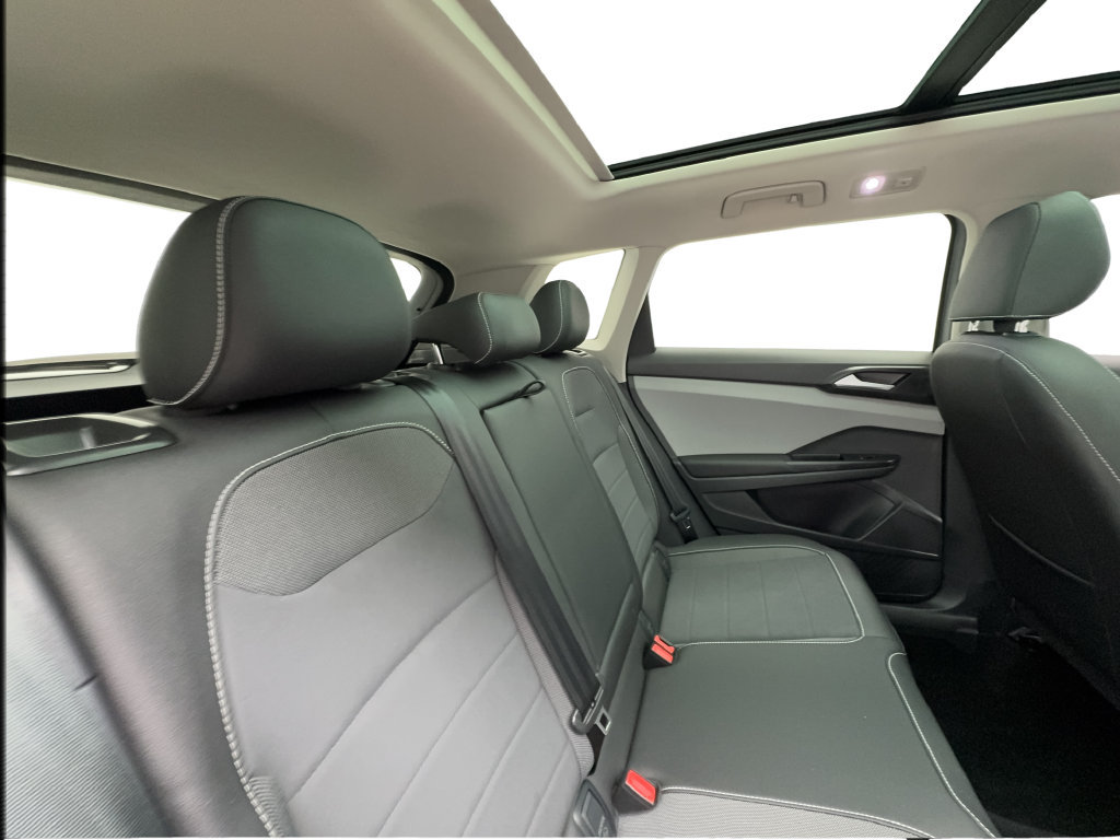 Used 2023 Volkswagen Taos SE w/ Panoramic Sunroof Package FWD image 29