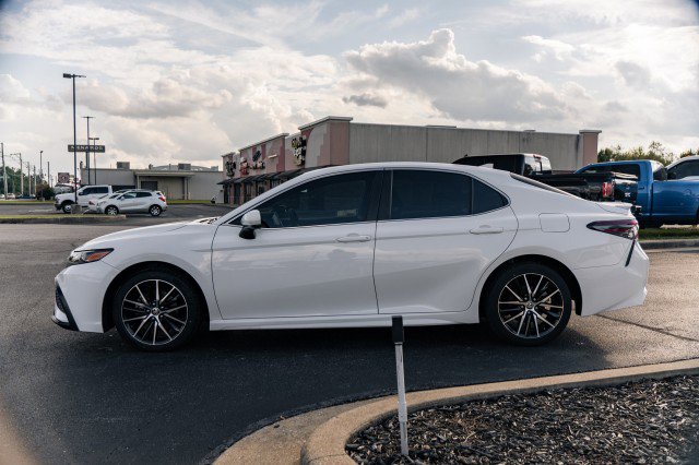 Used 2021 Toyota Camry SE image 5