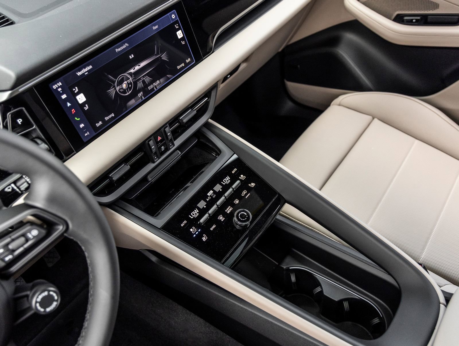 Certified 2025 Porsche Macan 4 Electric image 28