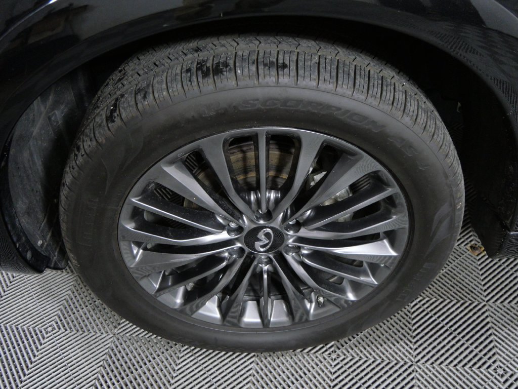 Used 2024 INFINITI QX80 Sensory AWD/4WD image 11