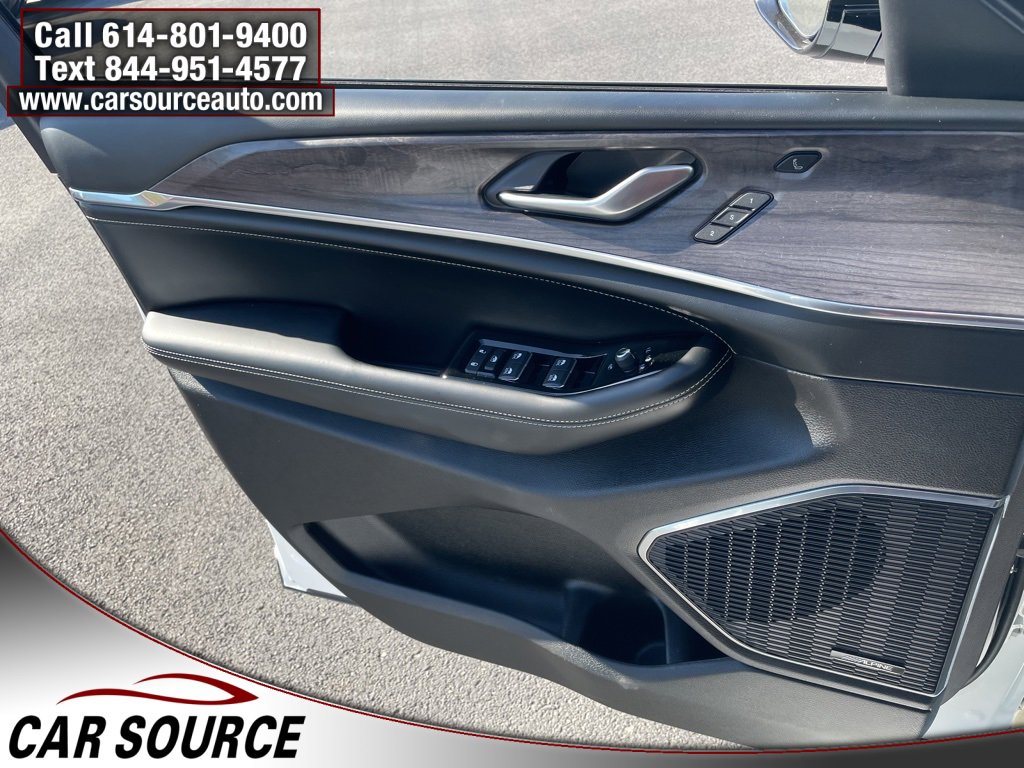 Used 2023 Jeep Grand Cherokee Overland w/ Luxury Tech Group IV image 19