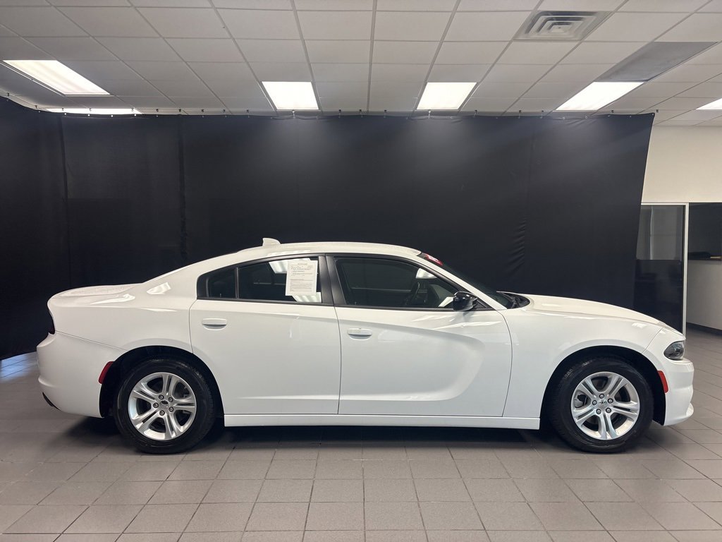 Used 2023 Dodge Charger SXT image 2