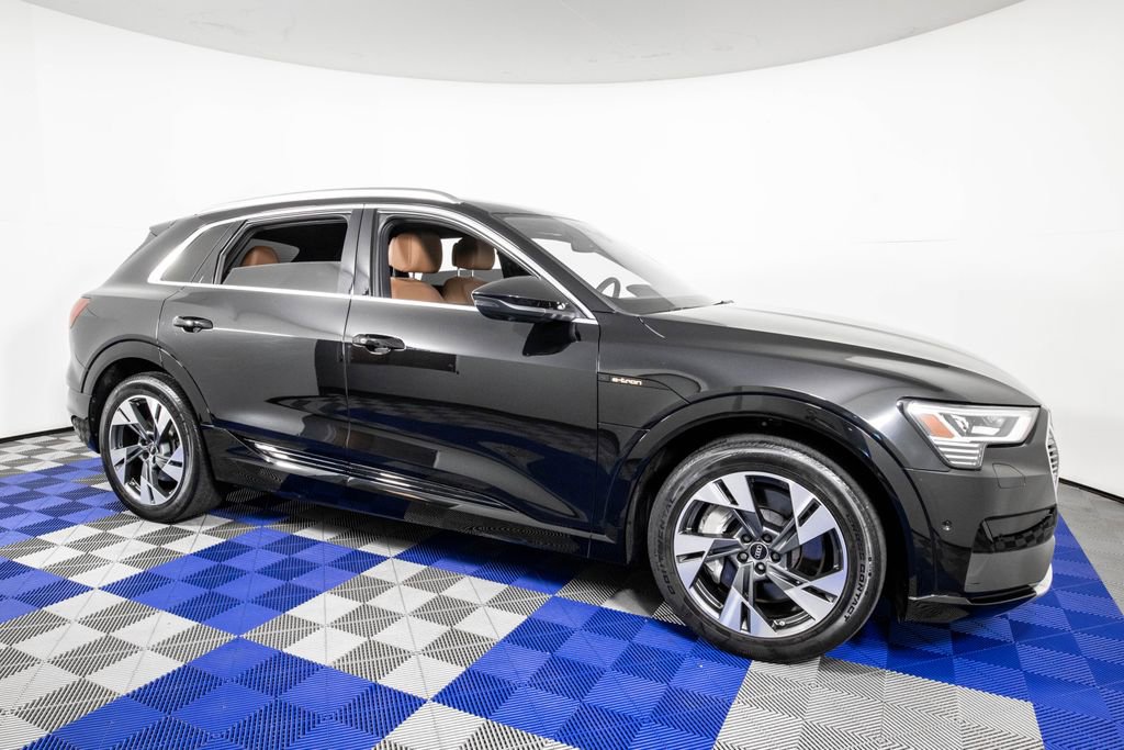 Used 2022 Audi e-tron Premium Plus w/ Premium Plus Package image 3