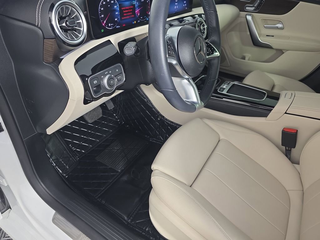 Used 2025 Mercedes-Benz CLA 250 image 11