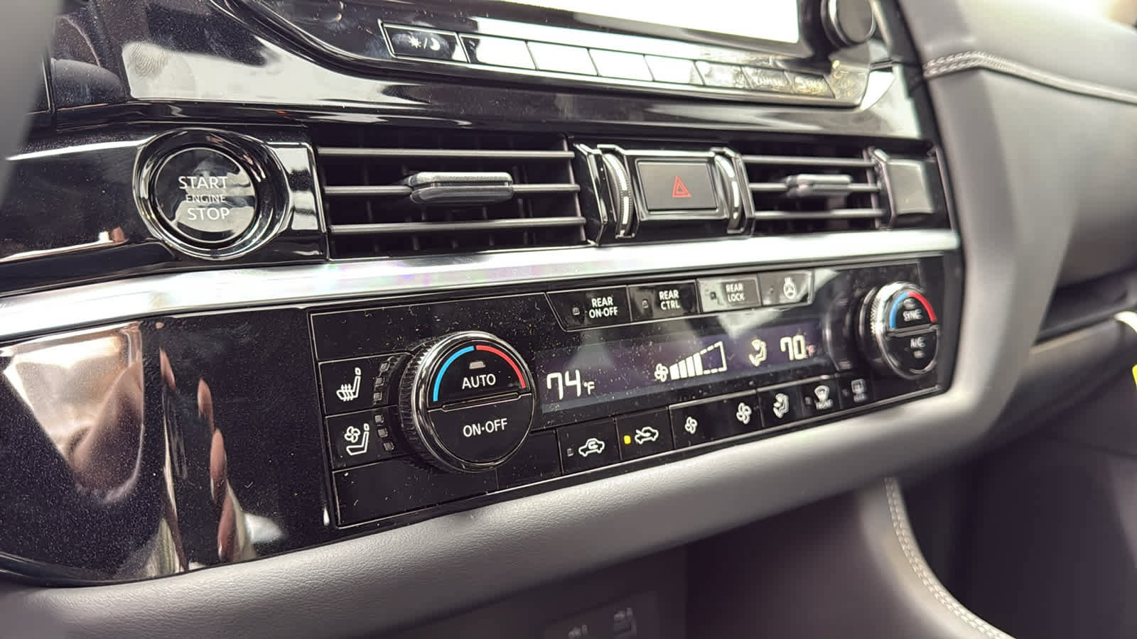 New 2025 Nissan Pathfinder Platinum w/ Cargo Package image 27