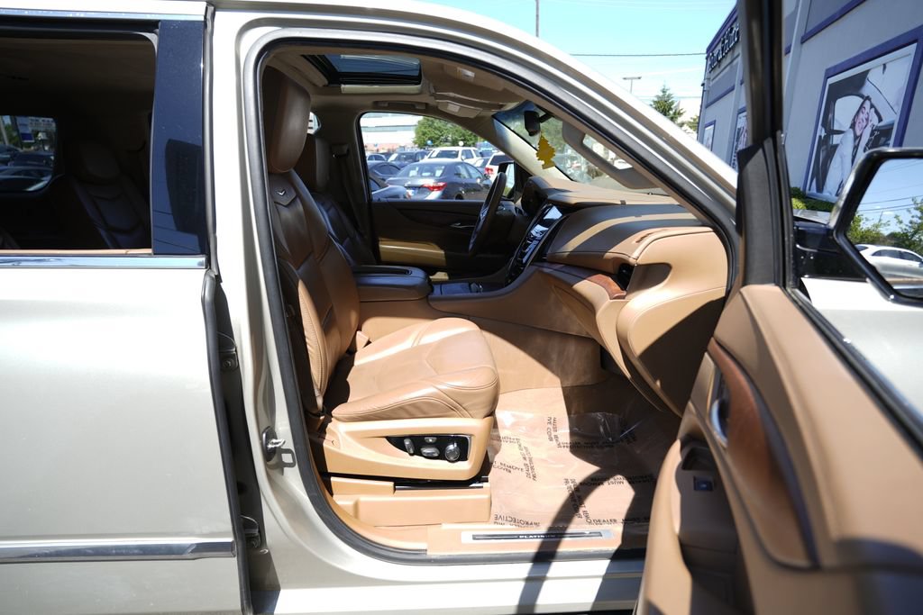 Used 2015 Cadillac Escalade ESV Platinum AWD/4WD image 31