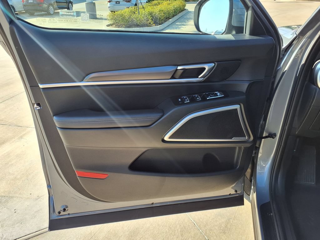 Used 2025 Kia Telluride S FWD image 15