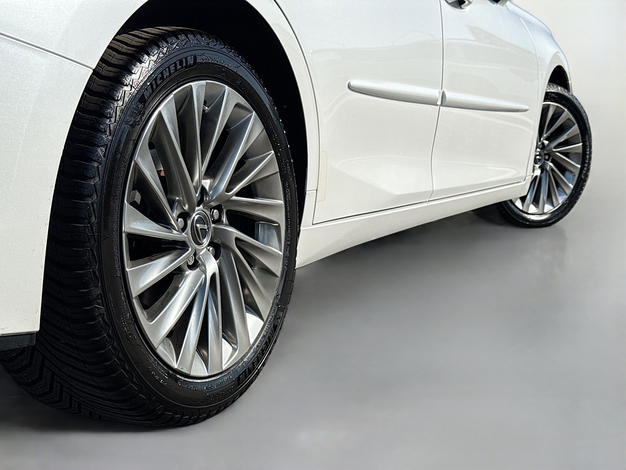 Used 2019 Lexus ES 350 w/ Accessory Package image 16