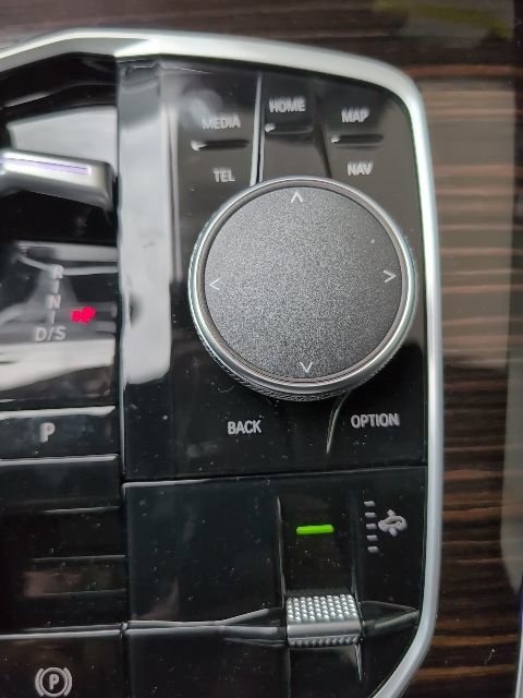 New 2026 BMW X5 xDrive50e w/ Premium Package image 26