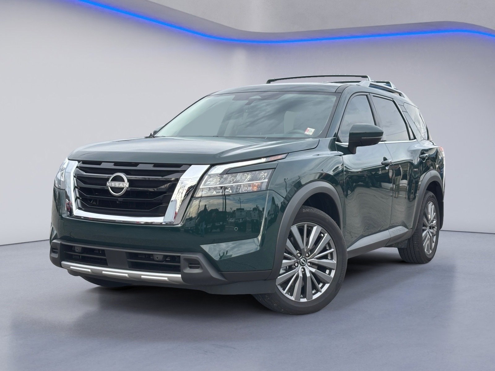 Used 2024 Nissan Pathfinder SL w/ SL Premium Package image 2