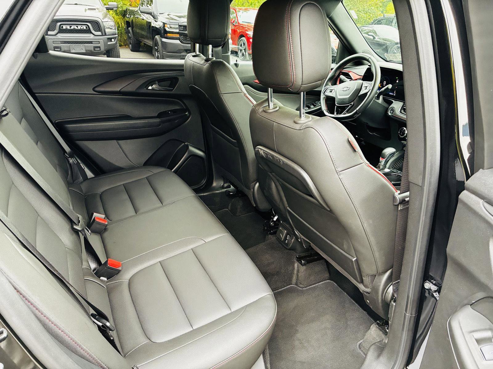 Used 2024 Chevrolet TrailBlazer RS w/ Convenience Package image 38