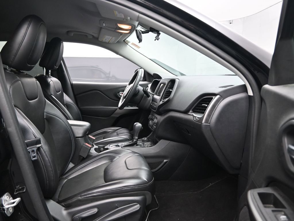 Used 2020 Jeep Cherokee Latitude Plus image 20