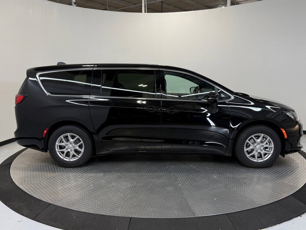 New 2026 Chrysler Voyager LX image 2