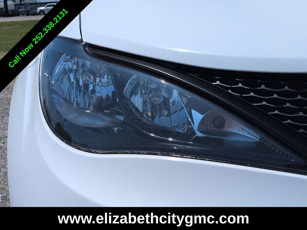 Used 2023 Chrysler Voyager LX FWD image 9