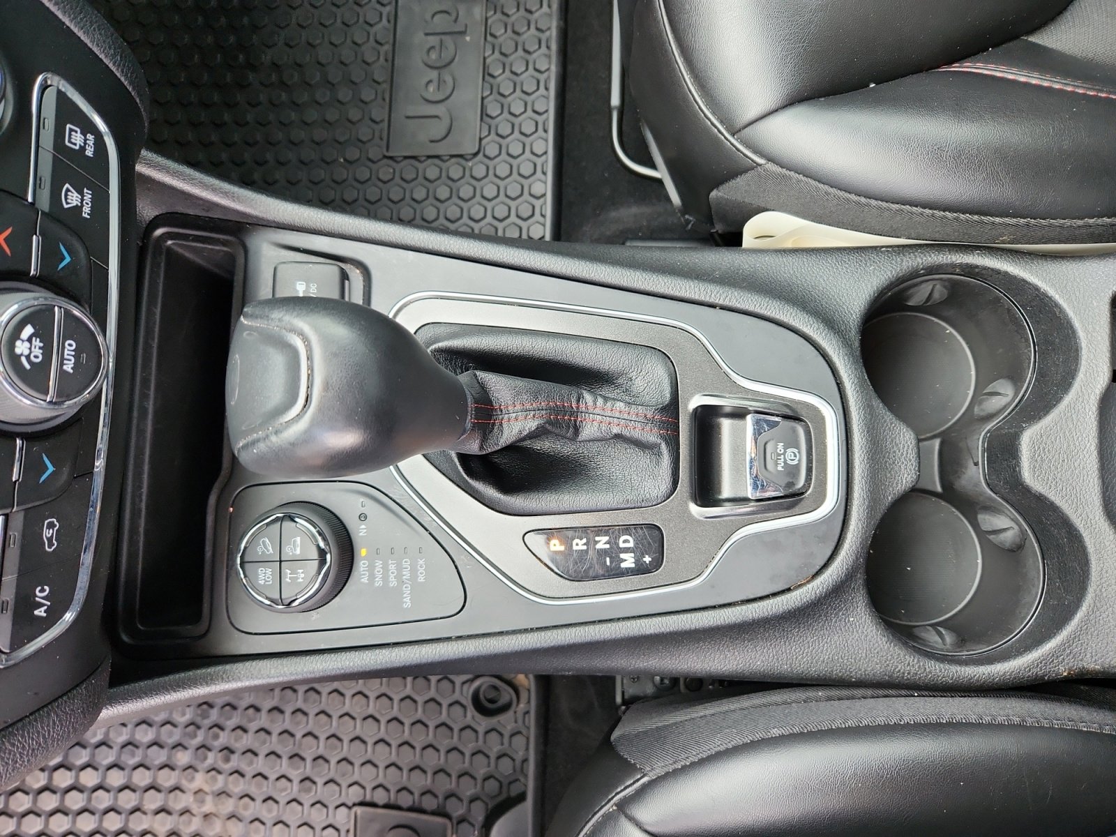 Used 2020 Jeep Cherokee Trailhawk w/ Cold Weather Group image 15