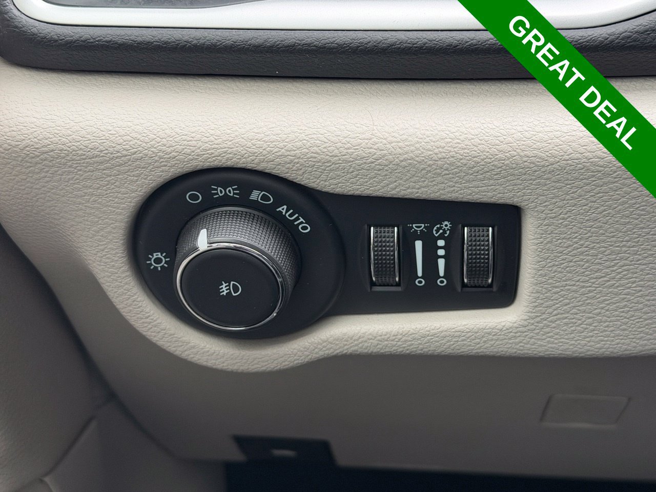 Used 2024 Chrysler Pacifica Touring-L FWD image 22