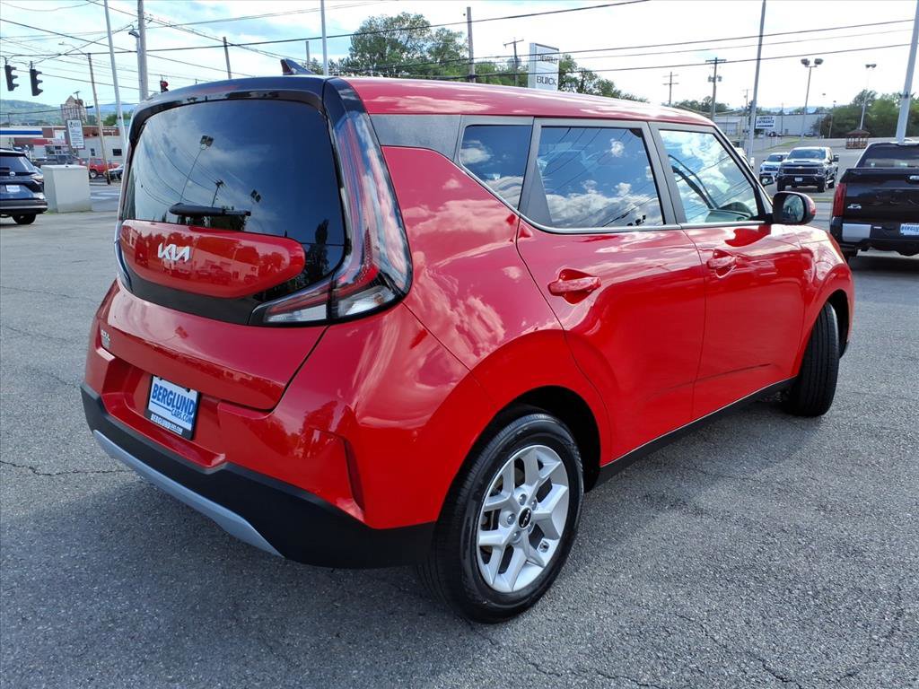 Used 2025 Kia Soul LX w/ LX Technology Package FWD image 4