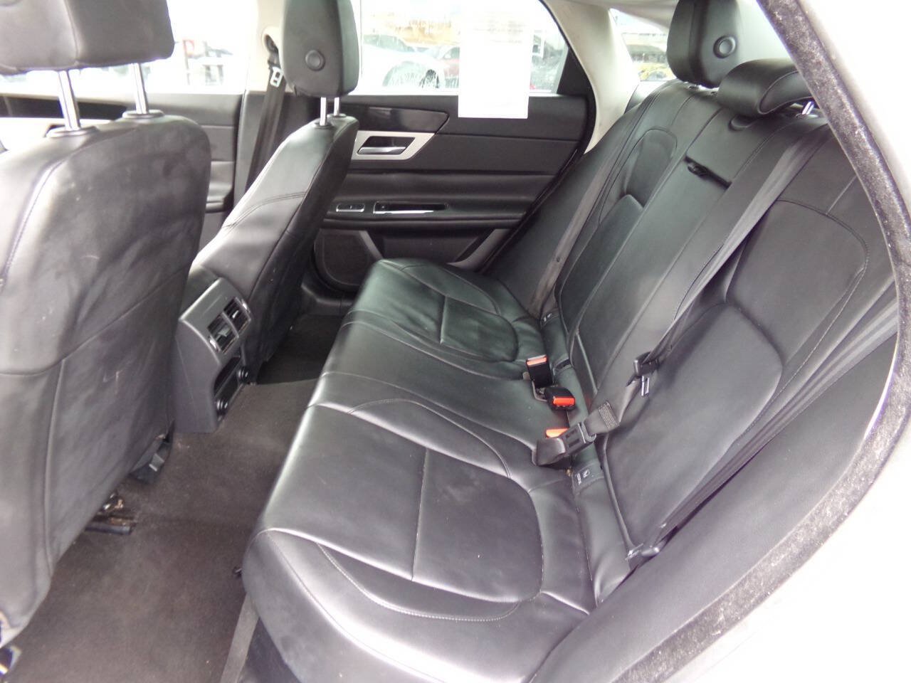 Used 2016 Jaguar XF Premium RWD image 10