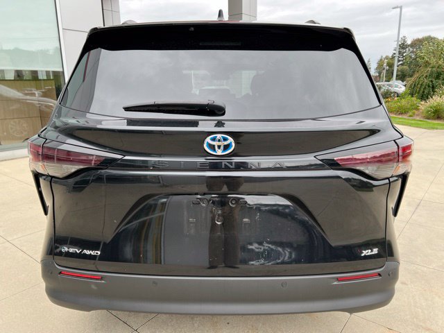 Used 2025 Toyota Sienna XLE w/ XLE Plus Package AWD/4WD image 7
