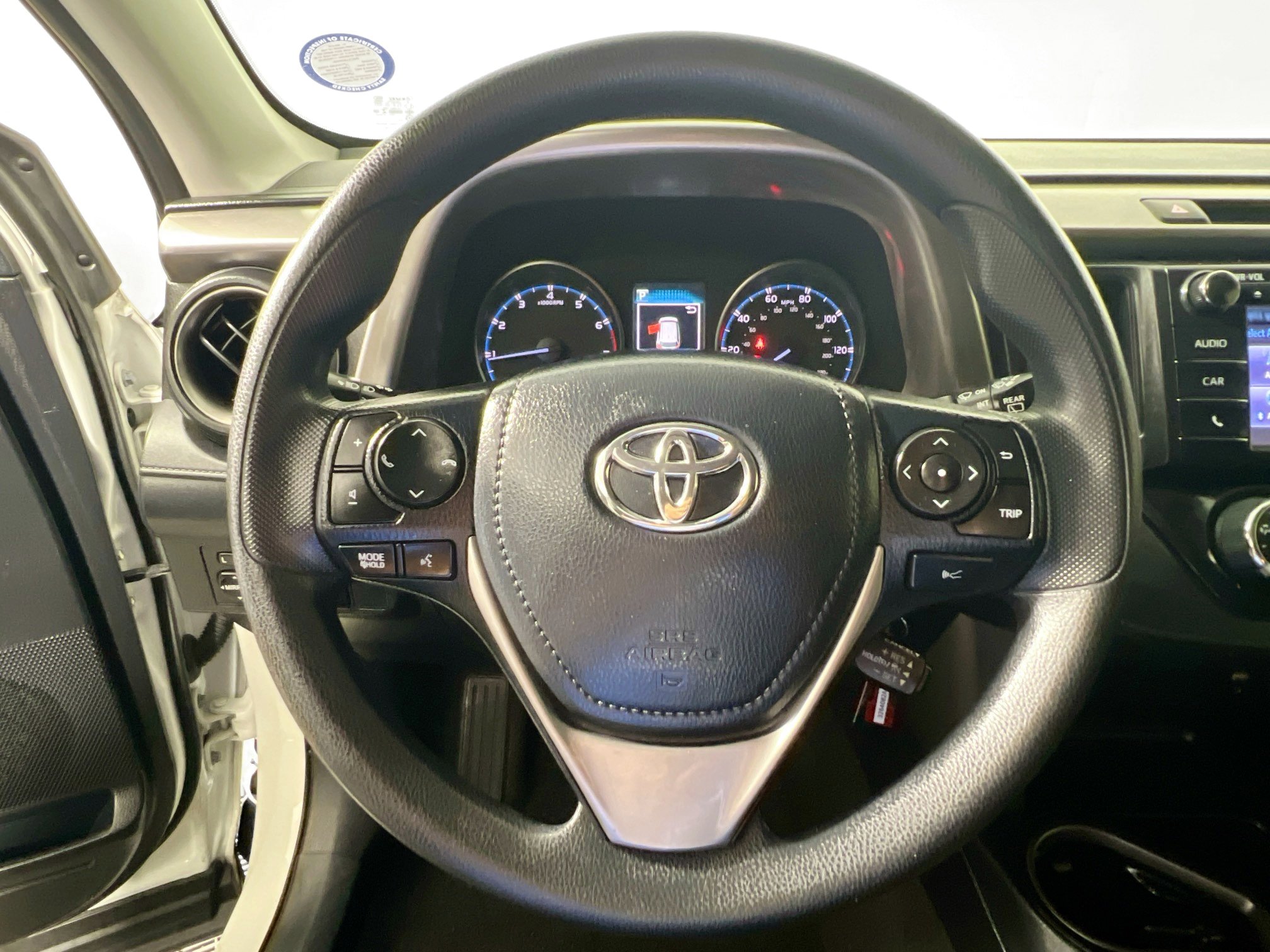 Used 2018 Toyota RAV4 LE image 15