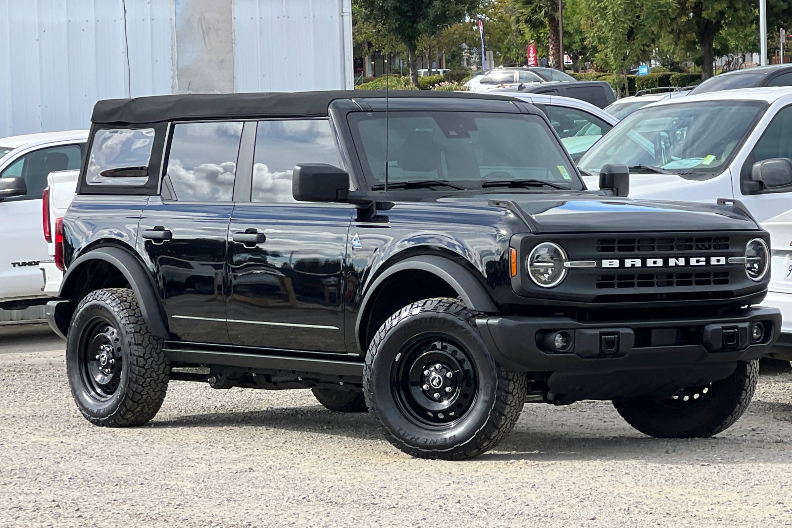 Certified 2022 Ford Bronco Black Diamond image 2