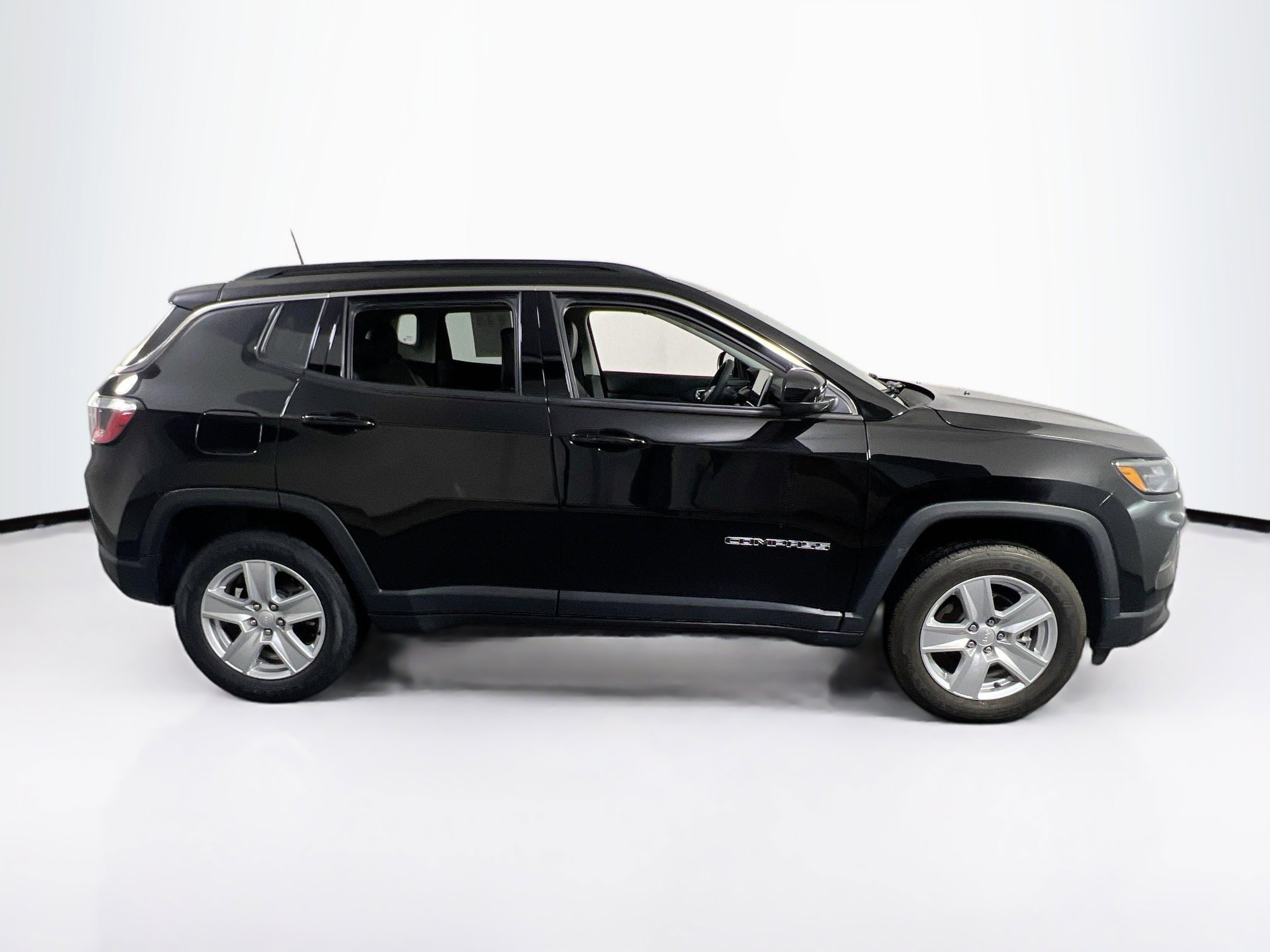 Used 2022 Jeep Compass Latitude image 4