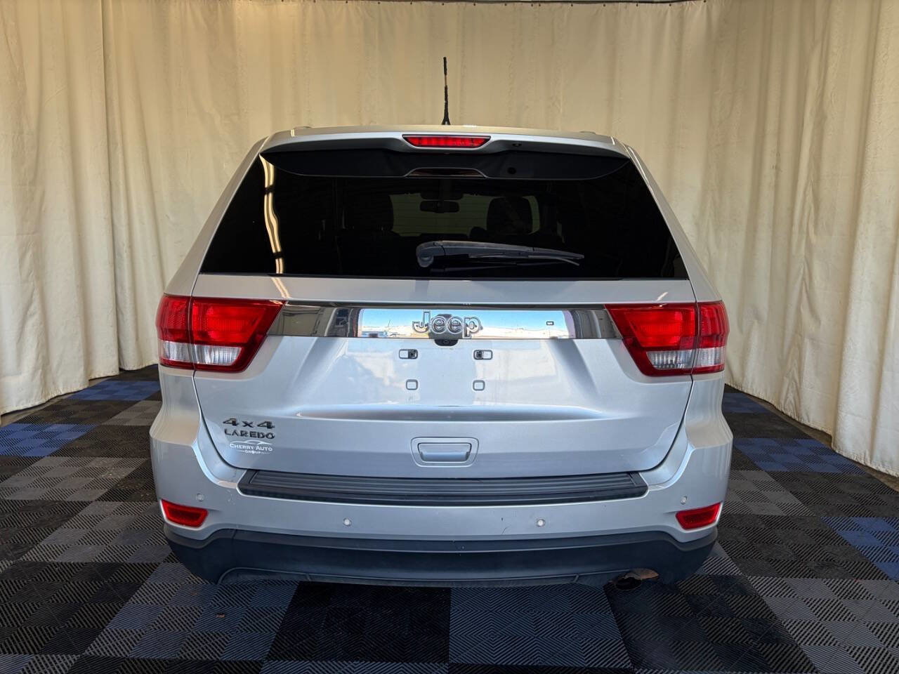 Used 2011 Jeep Grand Cherokee Laredo AWD/4WD image 6