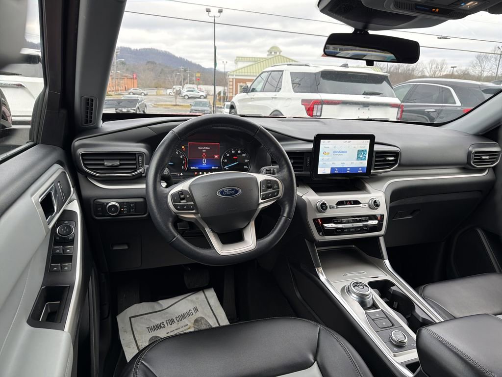 Used 2022 Ford Explorer XLT w/ Equipment Group 202A image 14