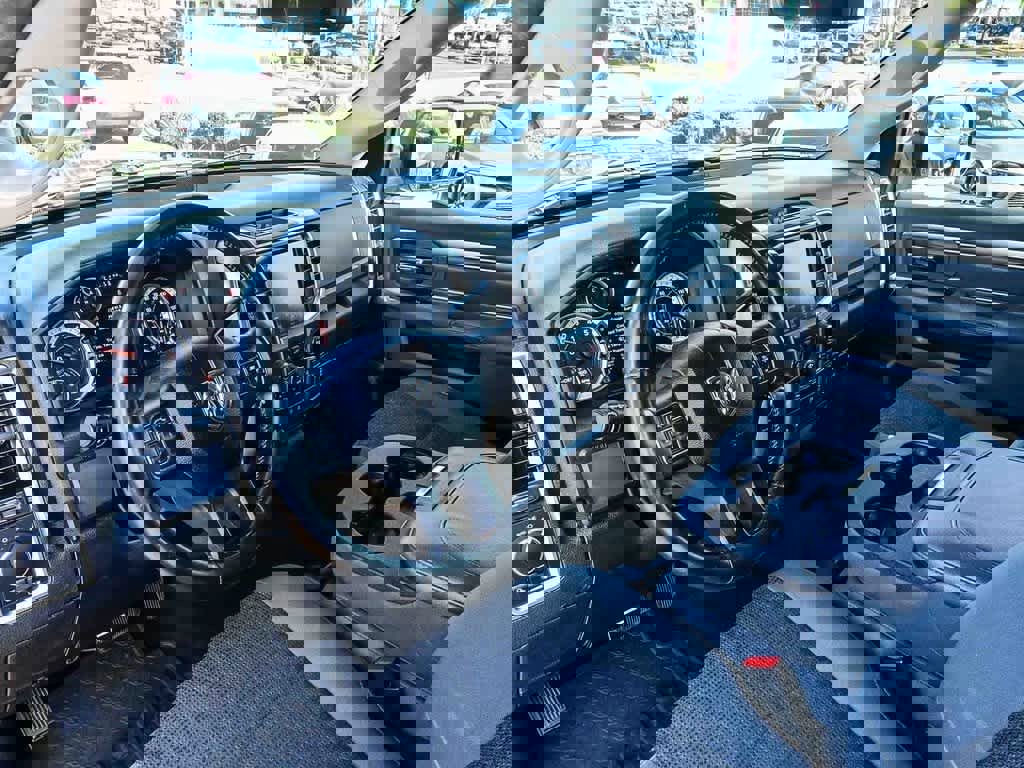 Used 2017 RAM 3500 SLT w/ Luxury Group image 14