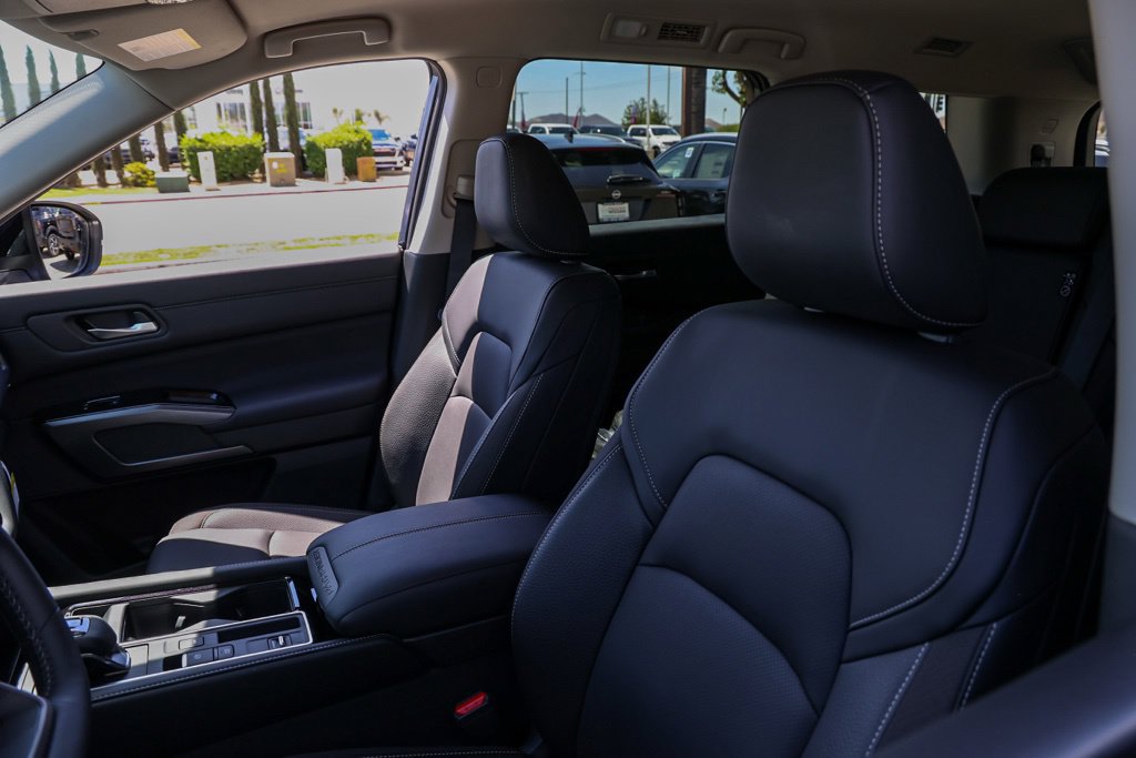 New 2026 Nissan Pathfinder SL FWD image 15