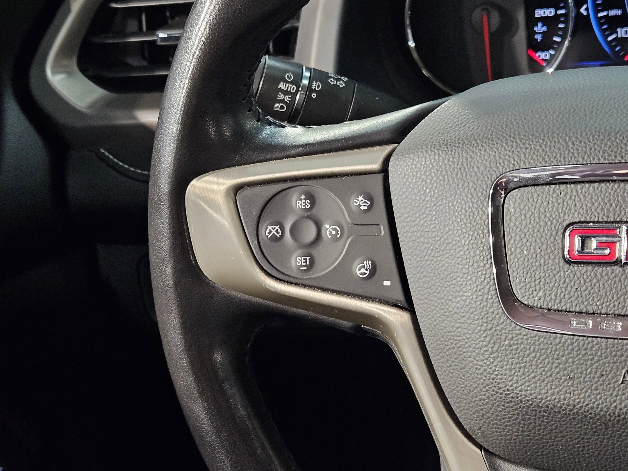 Used 2022 GMC Acadia Denali image 28