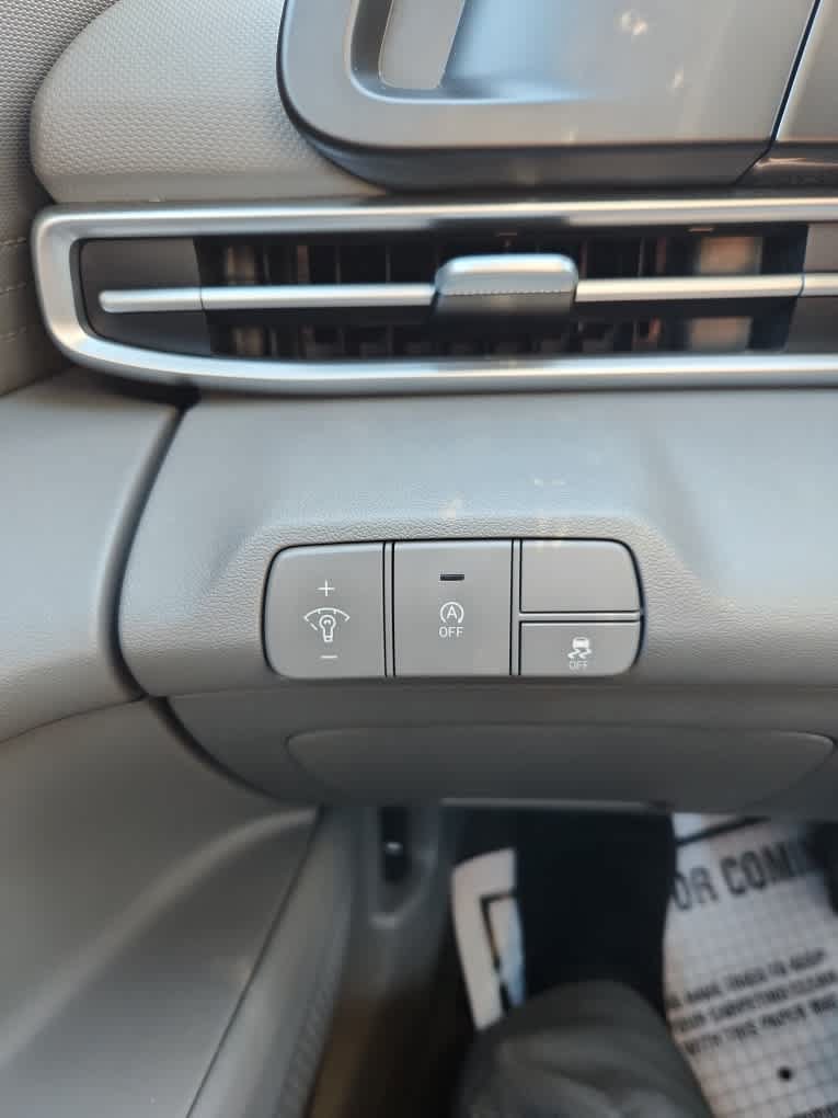 Used 2025 Hyundai Elantra SE FWD image 11
