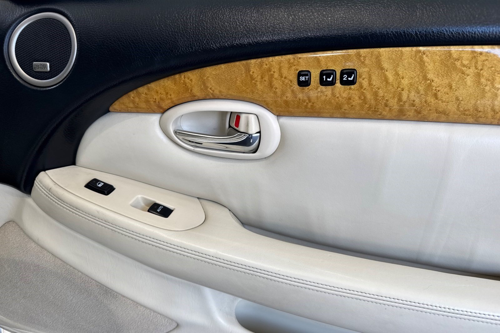 Used 2004 Lexus SC 430 Convertible RWD image 22