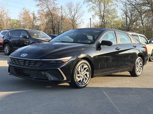 Used 2024 Hyundai Elantra SEL image 7