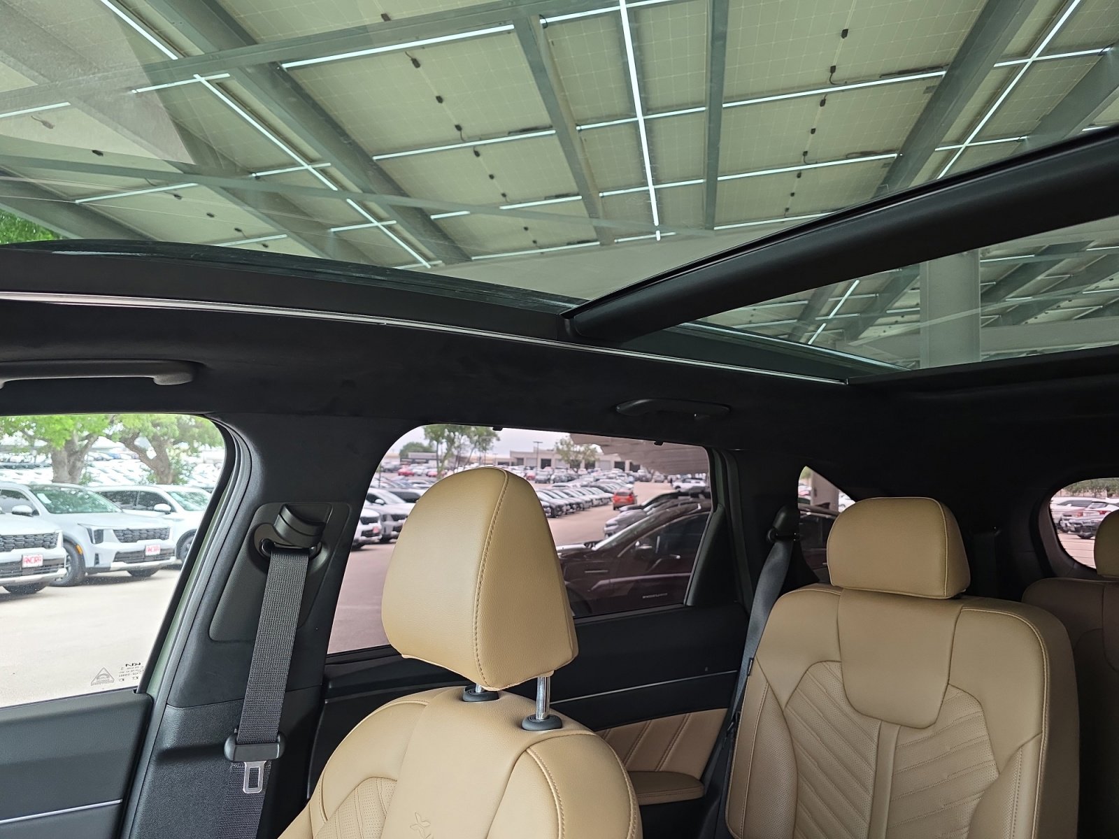 Certified 2025 Kia Sorento SX Prestige w/ Olive Brown Leather Package AWD/4WD image 17