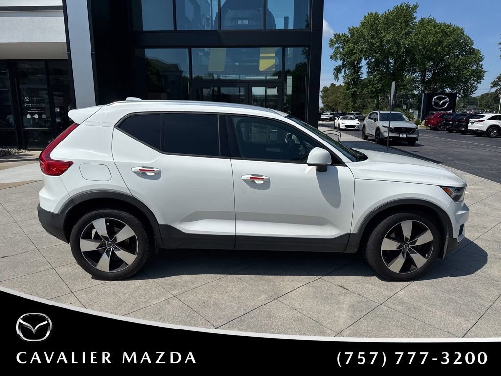 Used 2019 Volvo XC40 T4 Momentum FWD image 5