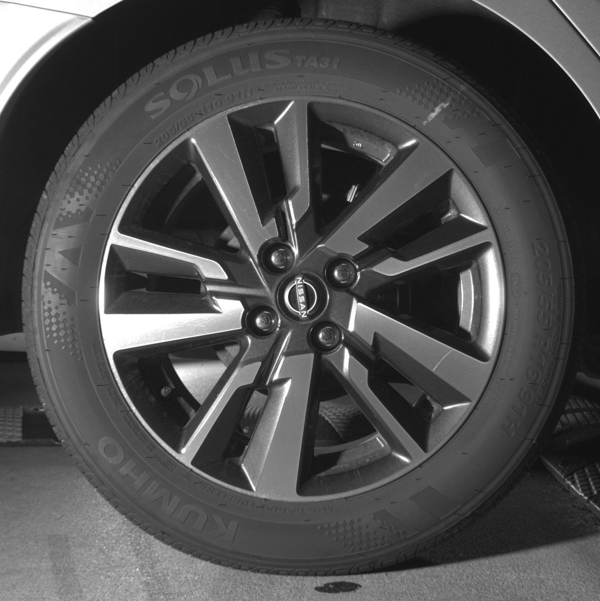 Used 2025 Nissan Versa SV image 15