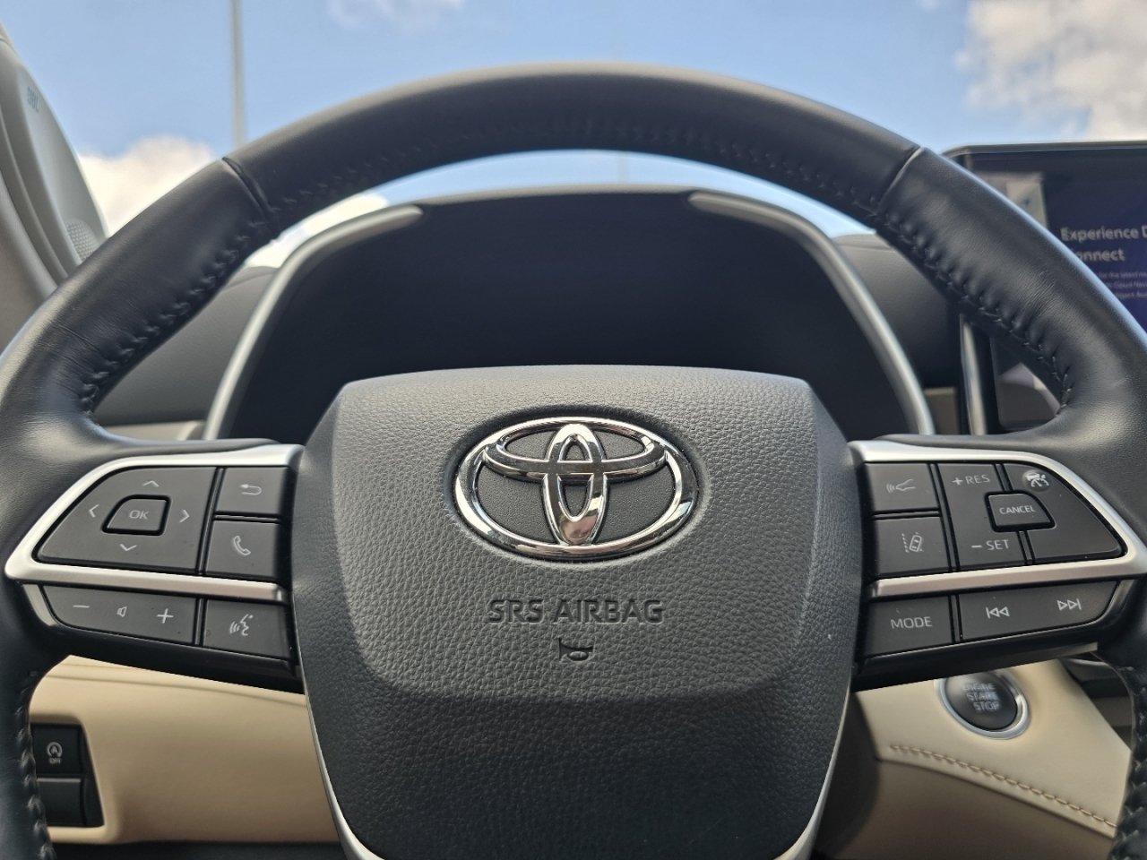 Certified 2024 Toyota Highlander Limited AWD/4WD image 28