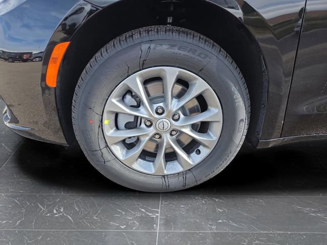 New 2026 Chrysler Pacifica Limited w/ Trailer Tow Group image 43