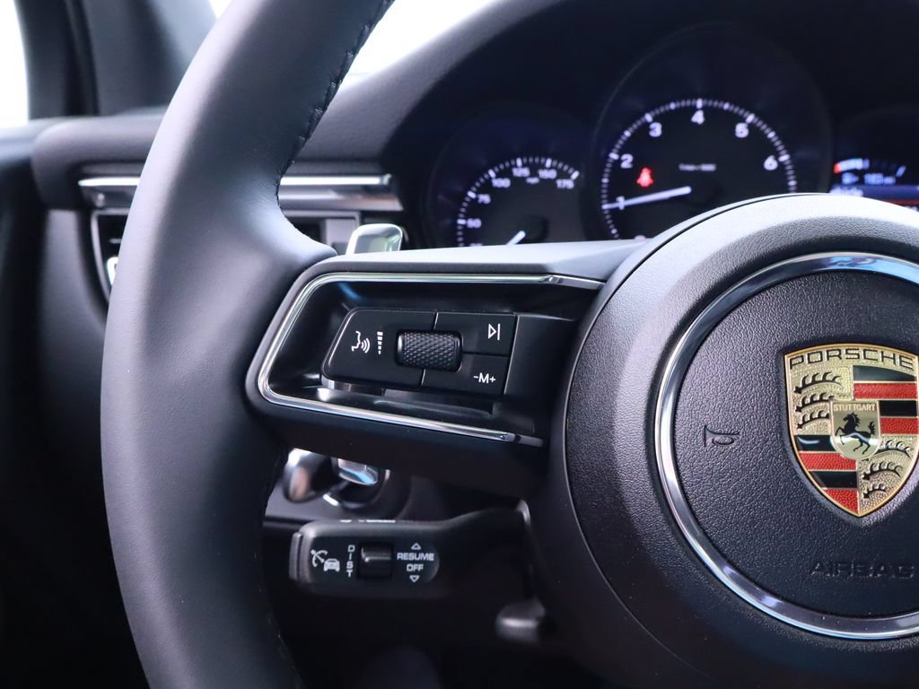 Used 2025 Porsche Macan AWD/4WD image 35