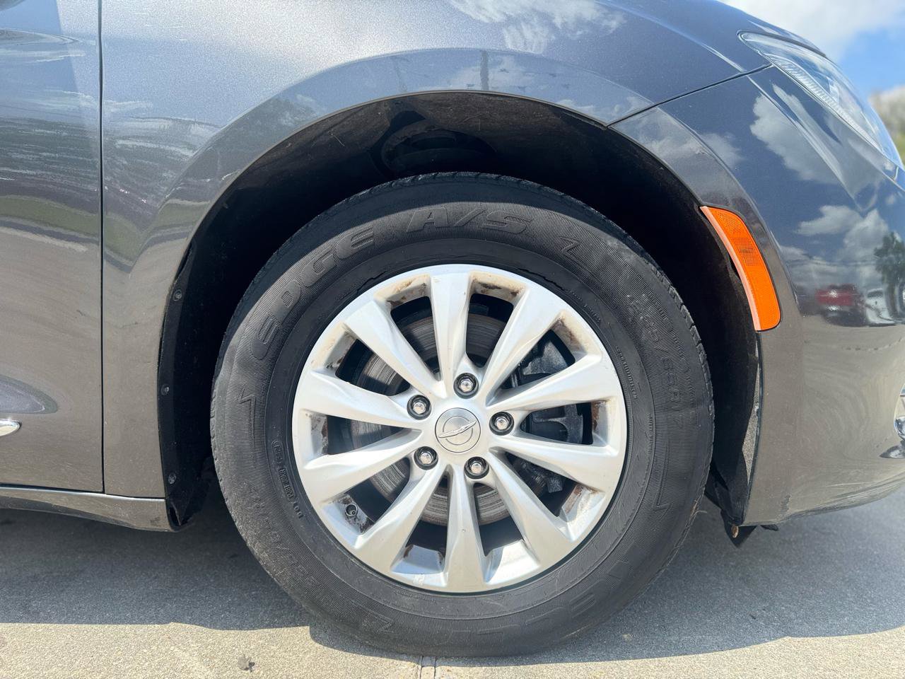 Used 2019 Chrysler Pacifica Touring-L image 19