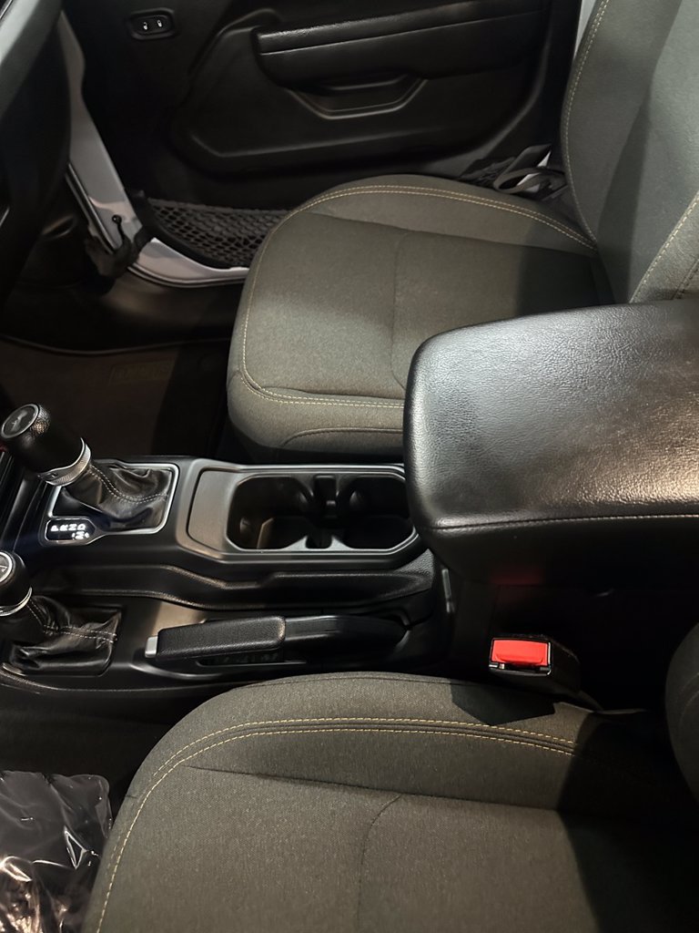 Used 2024 Jeep Wrangler Unlimited w/ Convenience Group AWD/4WD image 15