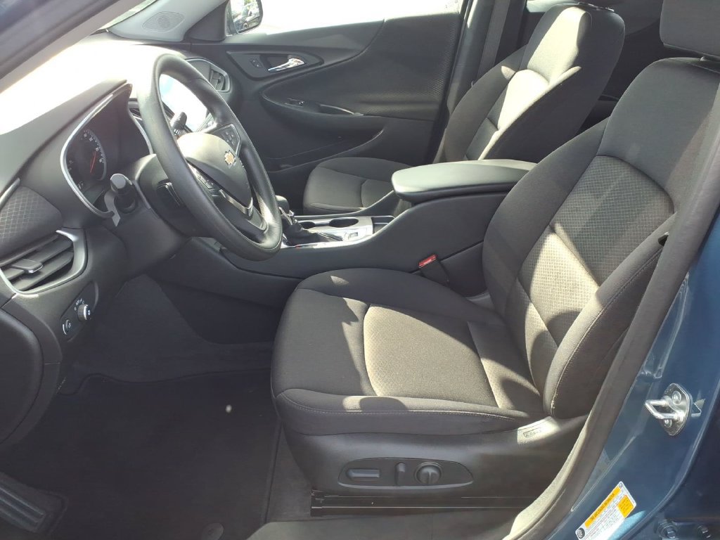 Used 2025 Chevrolet Malibu LS w/ Driver Confidence Package FWD image 5