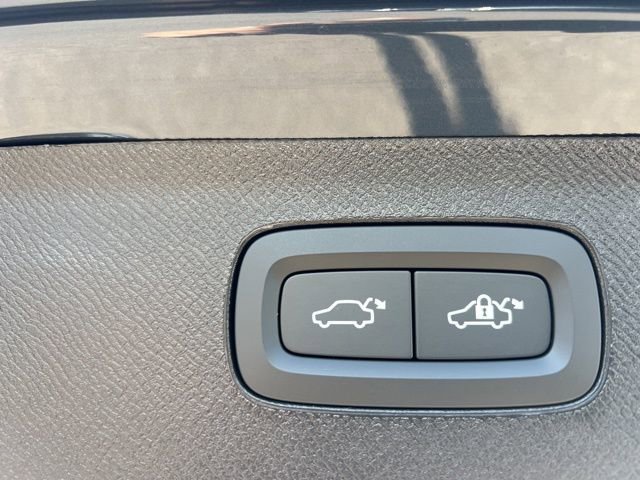 New 2026 Volvo XC90 B6 Plus w/ Protection Package Premier image 28