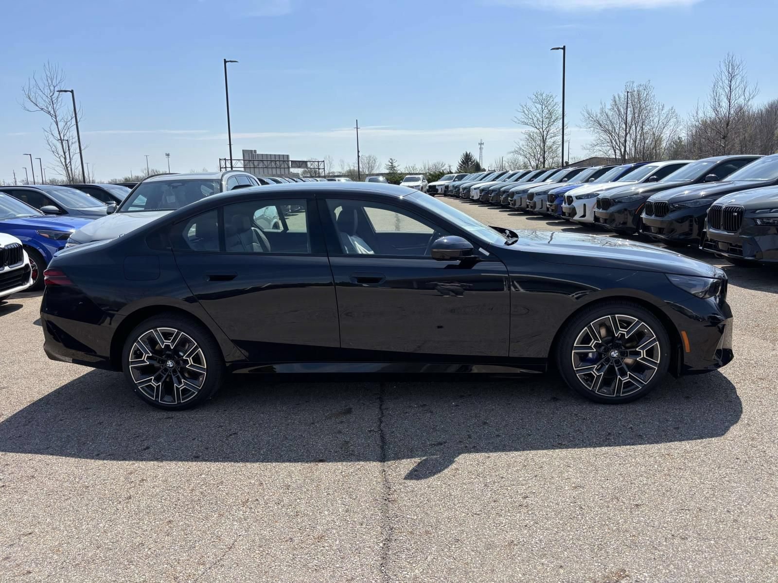 New 2026 BMW i5 eDrive40 w/ M Sport Package AWD/4WD image 4