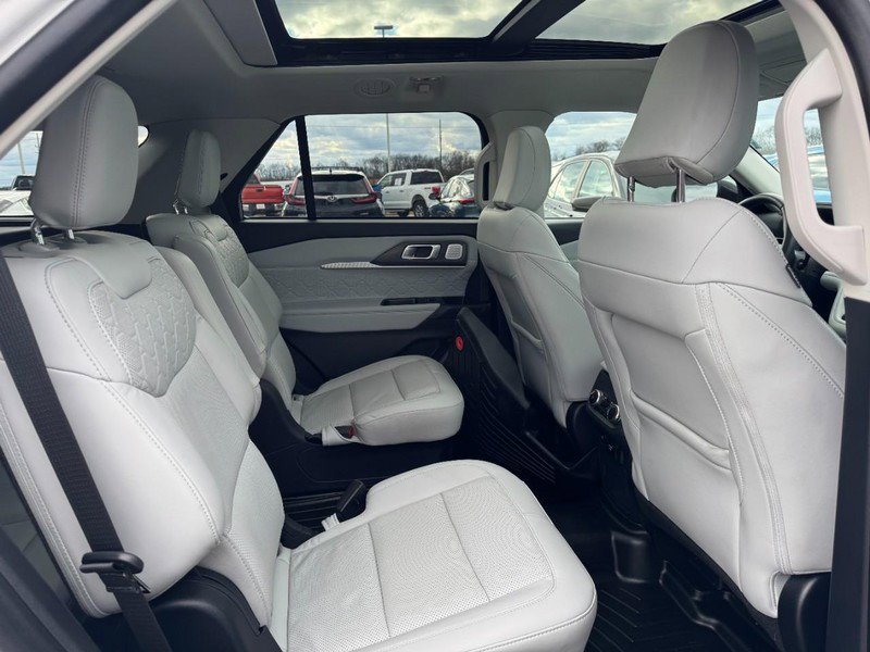 Used 2025 Ford Explorer Platinum w/ Ultimate Package image 10