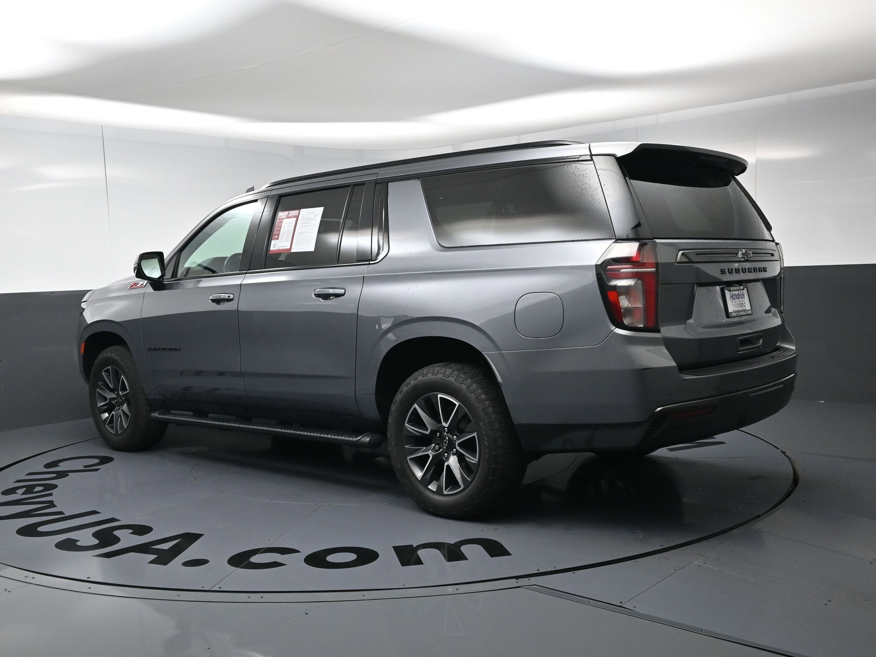 Used 2022 Chevrolet Suburban Z71 w/ Luxury Package AWD/4WD image 7