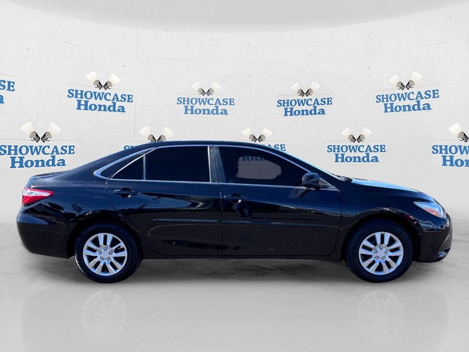 Used 2017 Toyota Camry LE FWD image 9