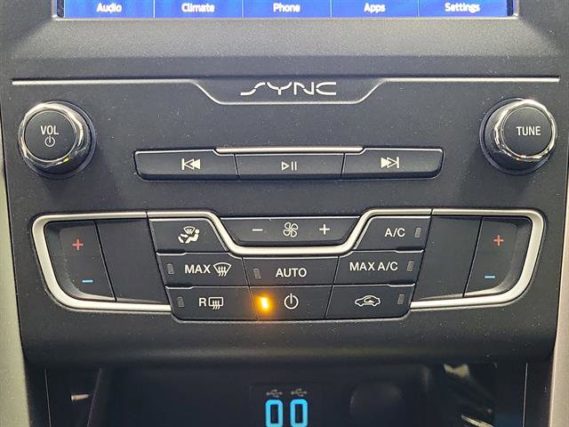 Used 2020 Ford Fusion SE image 25